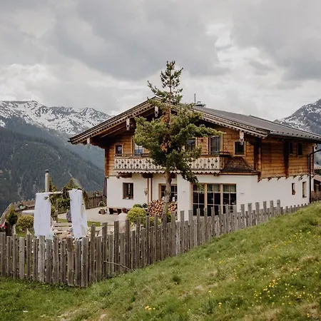Wallegg Lodge - Alpine Premium Chalet - Ski In-Ski Out - Real Alpine Location Saalbach *
