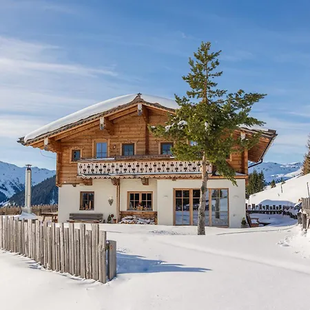 Wallegg Lodge - Alpine Premium Chalet - Ski In-Ski Out - Real Alpine Location Saalbach *