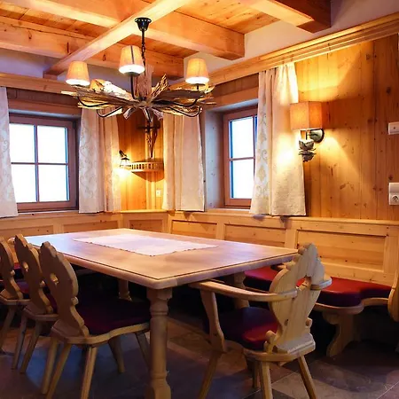 Chalet Wallegg Lodge - Alpine Premium Chalet - Ski In-Ski Out - Real Alpine Location Saalbach