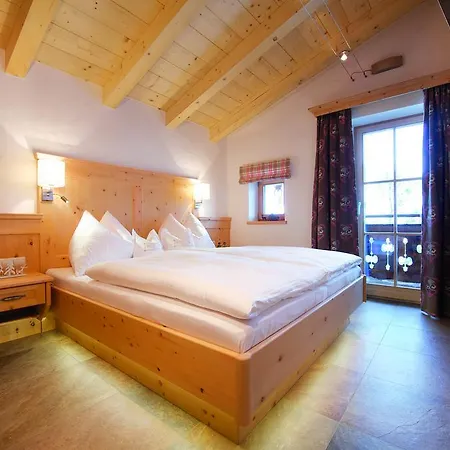 Wallegg Lodge - Alpine Premium Chalet - Ski In-Ski Out - Real Alpine Location Saalbach Chalet *