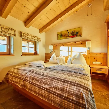 Wallegg Lodge - Alpine Premium Chalet - Ski In-Ski Out - Real Alpine Location Saalbach