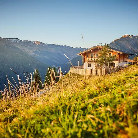 Chalet Wallegg Lodge - Alpine Premium Chalet - Ski In-Ski Out - Real Alpine Location Saalbach *